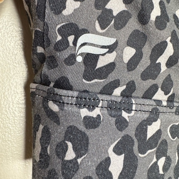 On-The-Go Midi Medium Impact Sports Bra - Picture 8 of 13